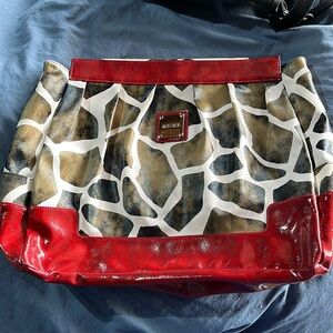 Miche purse with a magnetic shell